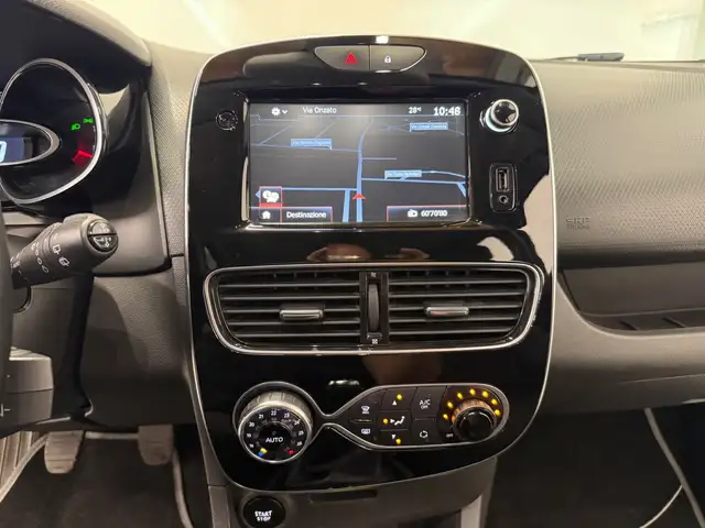 Renault Clio view 11