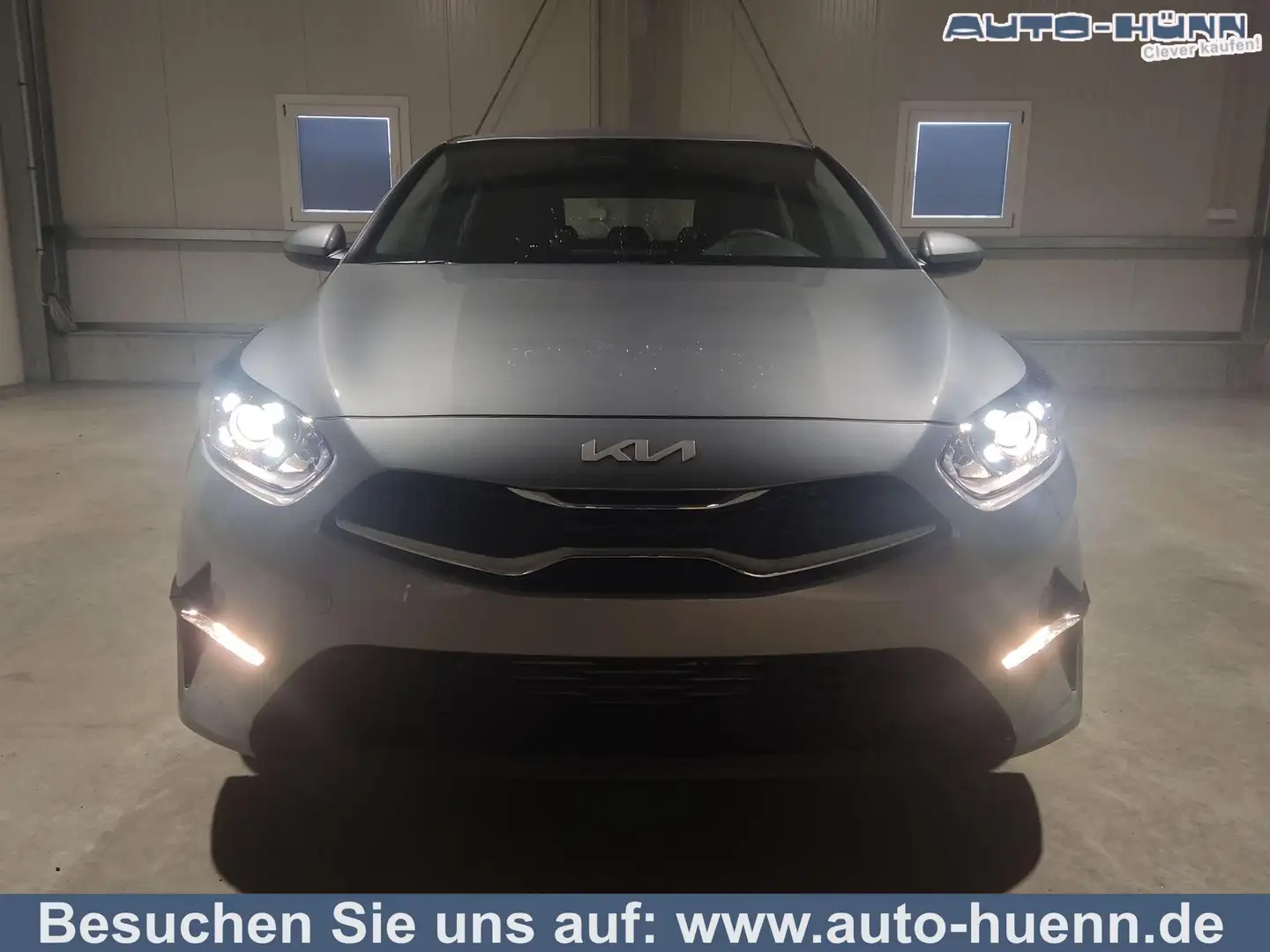 Kia Ceed / cee'd Best 1.5 T-GDI 140 PS 7DCT-Automatik-Navi-Apple... Grau - 1