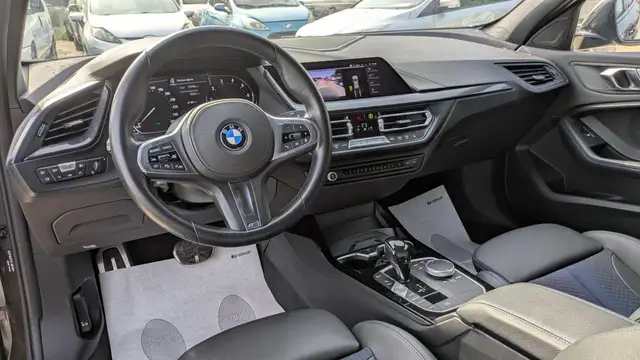 BMW 1 Series view 5