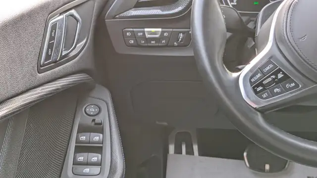 BMW 1 Series view 11