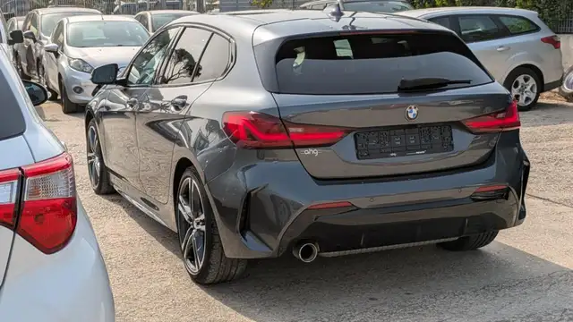 BMW 1 Series view 4