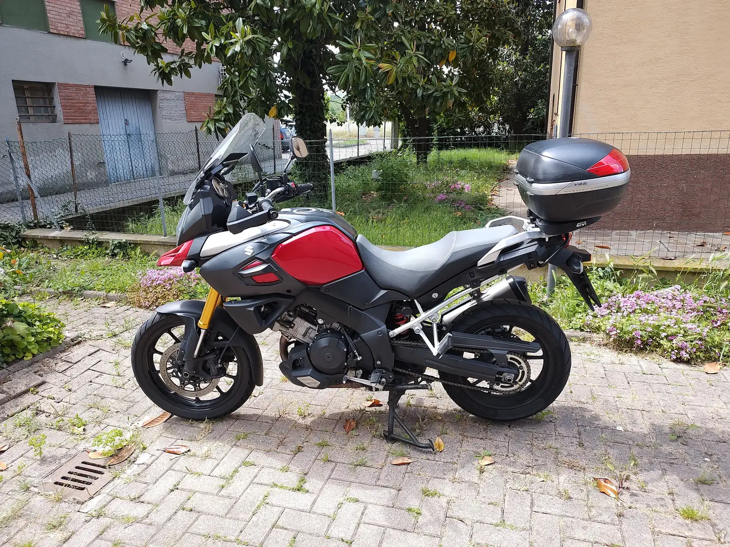 Suzuki V-Strom 1000 Roşu - 1
