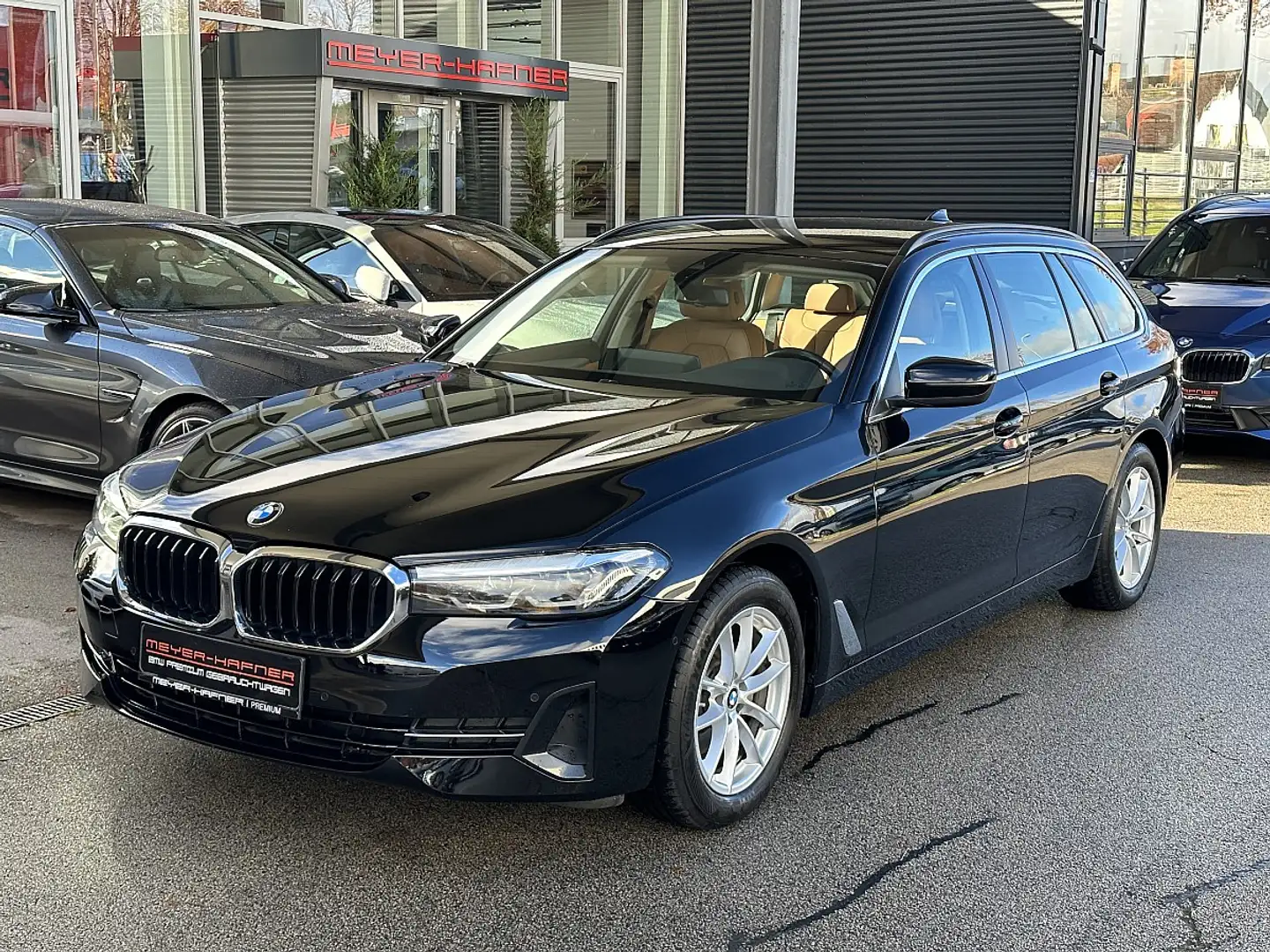 BMW 520 d Touring Aut. / AHK / Kamera / Sportsitze Schwarz - 1