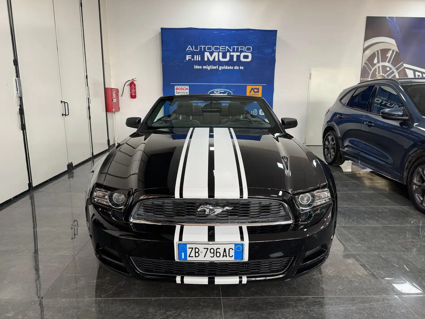 Ford Mustang 3.7 V6 CONVERTIBLE 305 CV Zwart - 2
