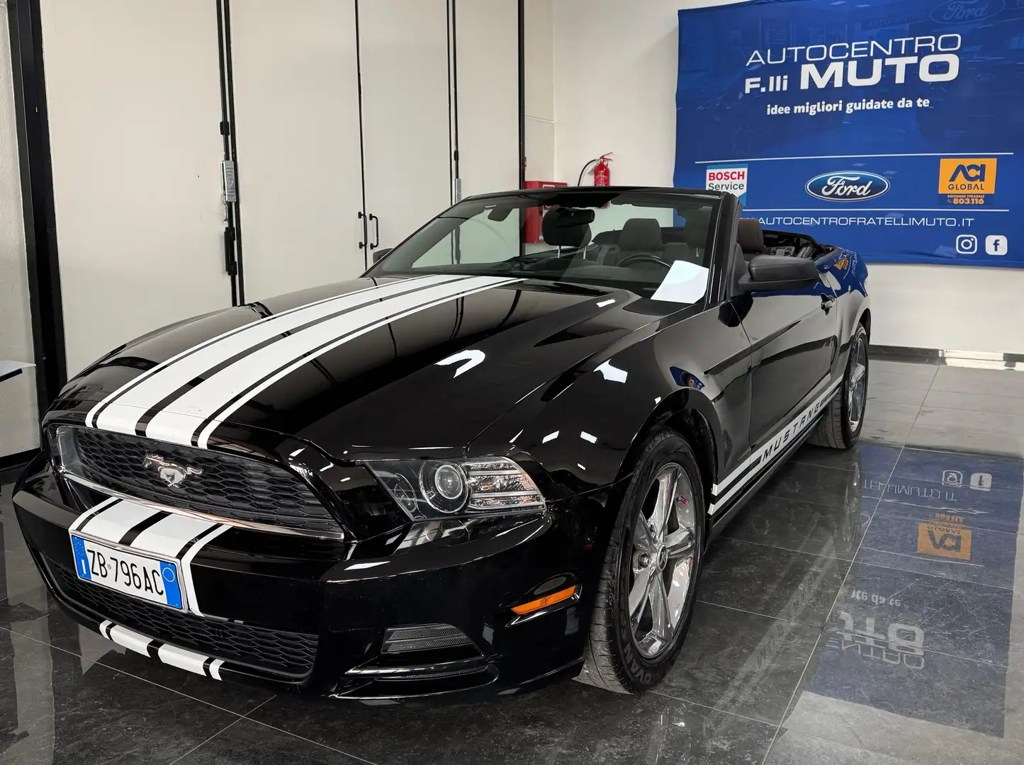 Ford Mustang 3.7 V6 CONVERTIBLE 305 CV Zwart - 1