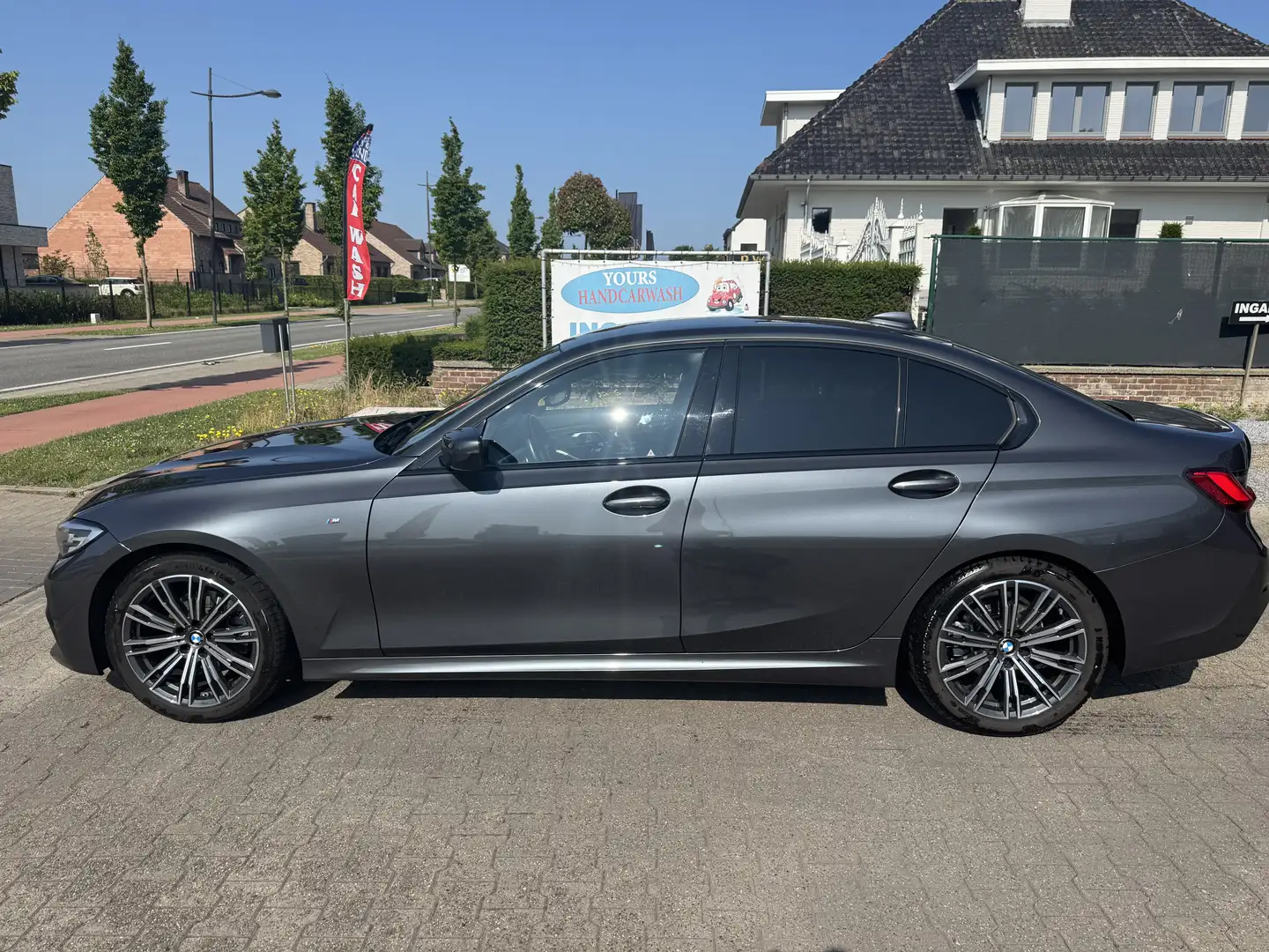 BMW 320 M Sport Pakket Executive Edition NL Auto Grijs - 1