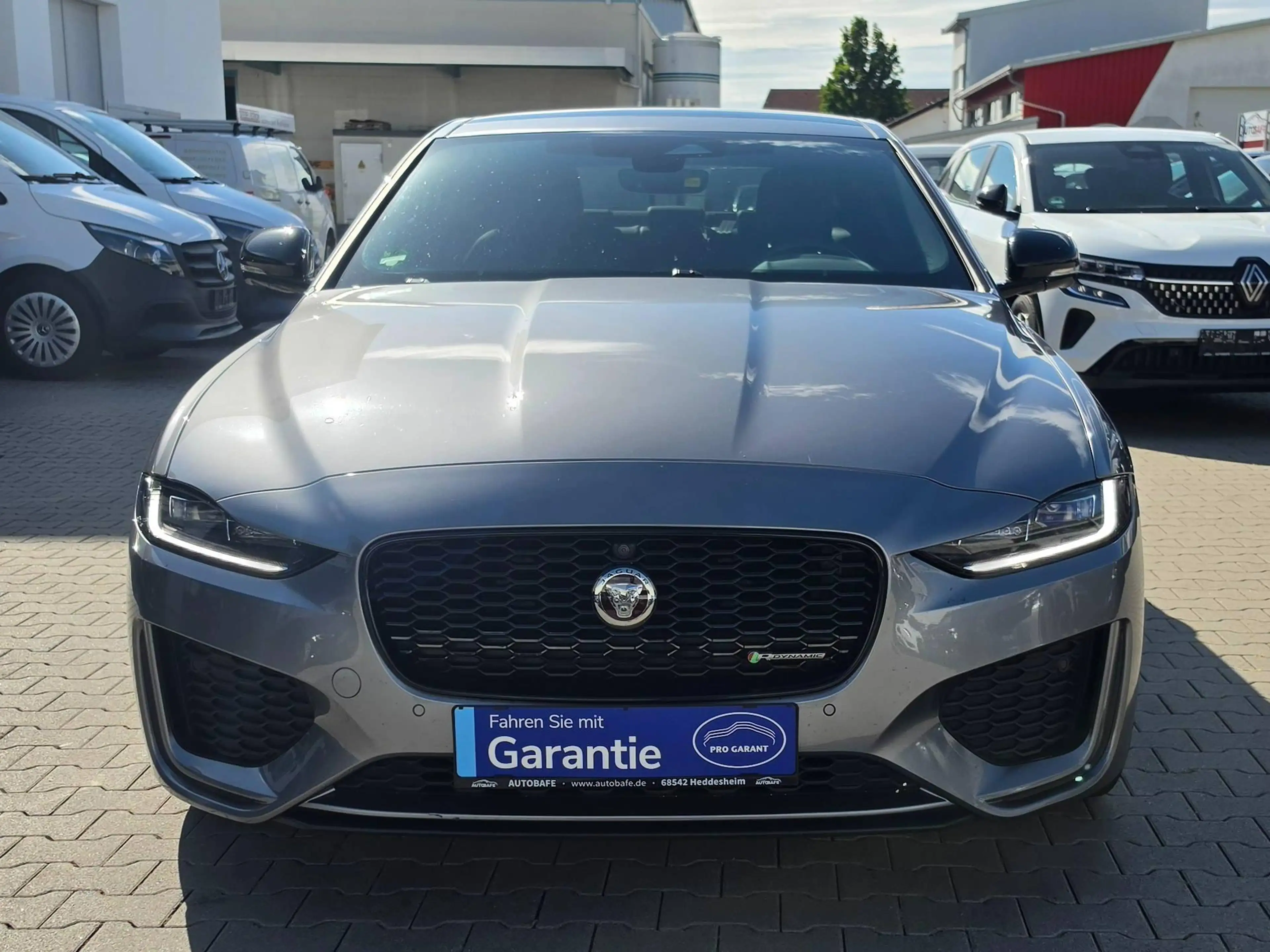 Jaguar XE R-Dynamic Black AWD 360Kamera*NAVI*LED*ACC*SZH — photo 2