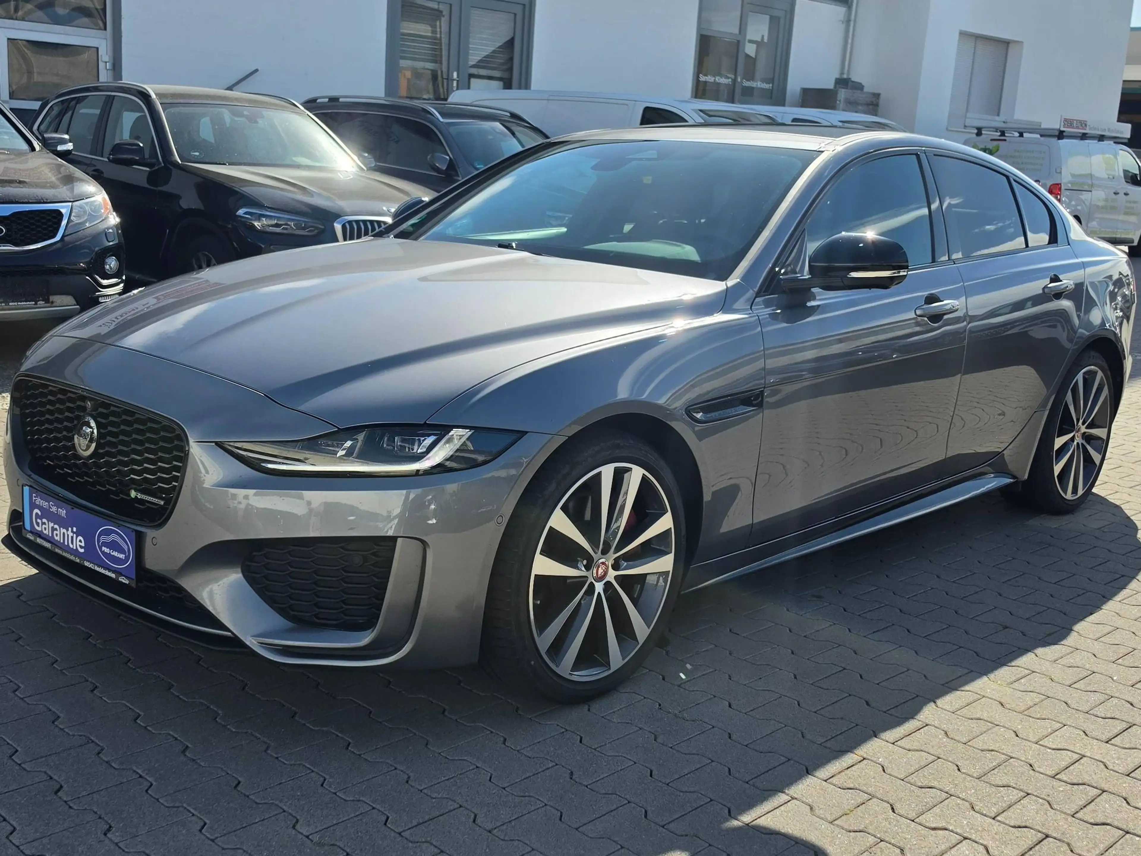 Jaguar XE R-Dynamic Black AWD 360Kamera*NAVI*LED*ACC*SZH