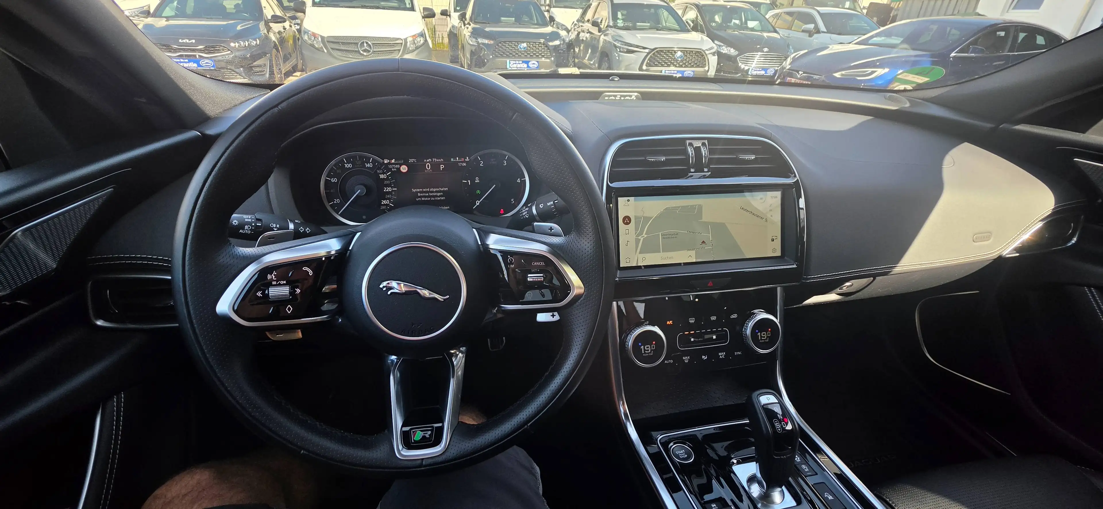 Jaguar XE R-Dynamic Black AWD 360Kamera*NAVI*LED*ACC*SZH — photo 10