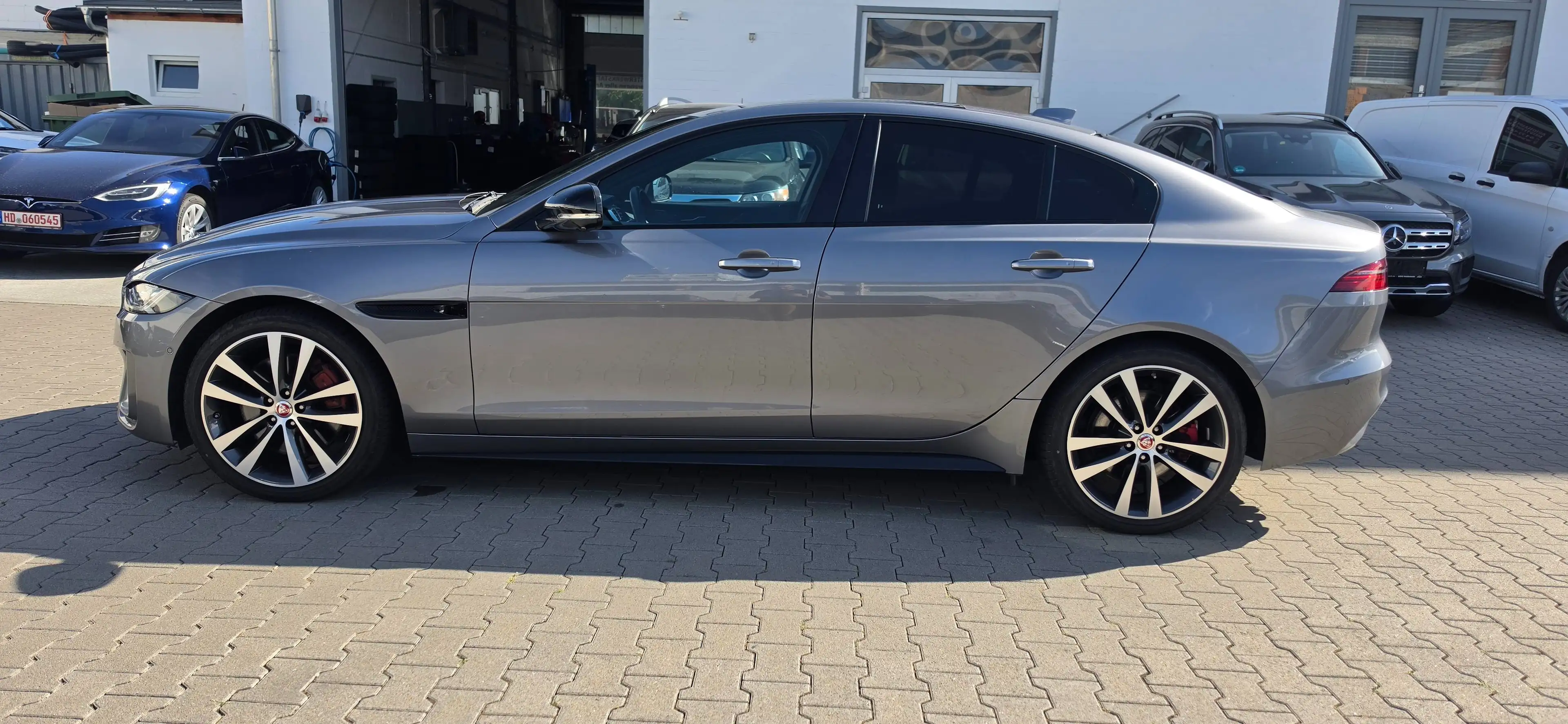 Jaguar XE R-Dynamic Black AWD 360Kamera*NAVI*LED*ACC*SZH — photo 7