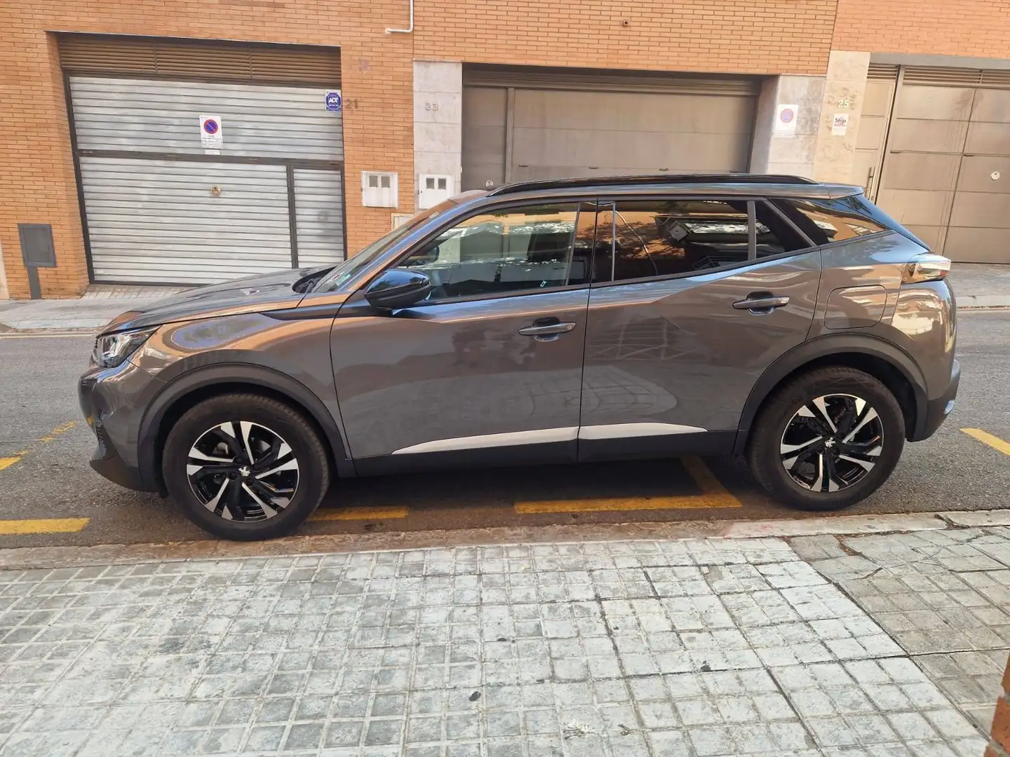 Peugeot 2008 2008 1.2 PureTech S Gris - 1