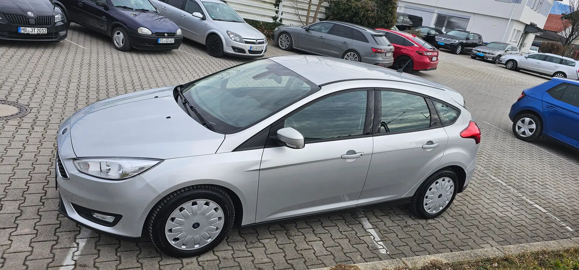 Ford Focus Lim.*1.5 TDCi*Navi*Klima*PDC*Tempo*SHZ*MFL*8-fach* Silber - 2