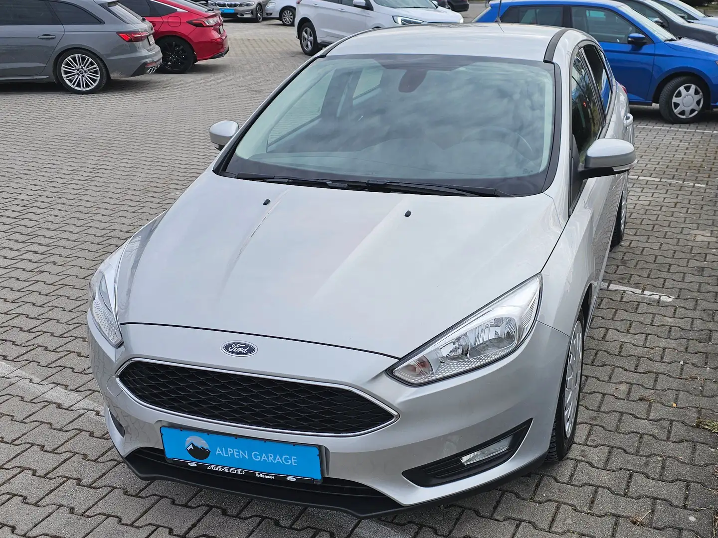 Ford Focus Lim.*1.5 TDCi*Navi*Klima*PDC*Tempo*SHZ*MFL*8-fach* Silber - 1
