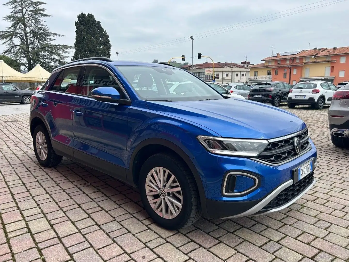 Volkswagen T-Roc 2.0 TDI SCR 150 CV DSG Life Bleu - 2