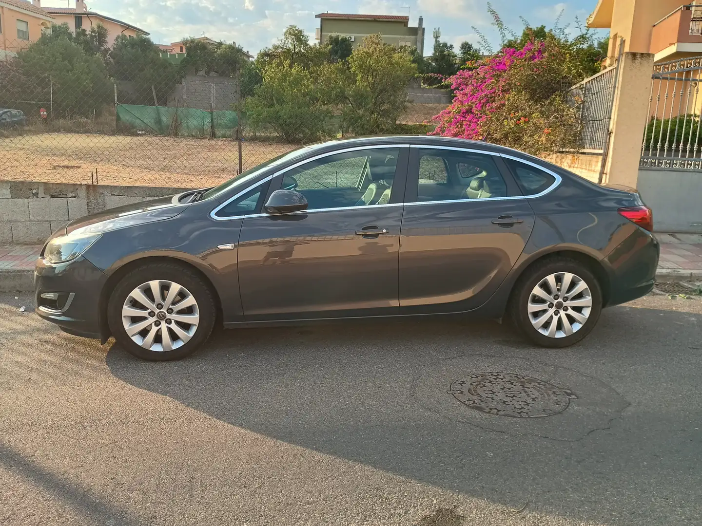 Opel Astra Astra Sedan 1.7 cdti Cosmo 110cv - 1