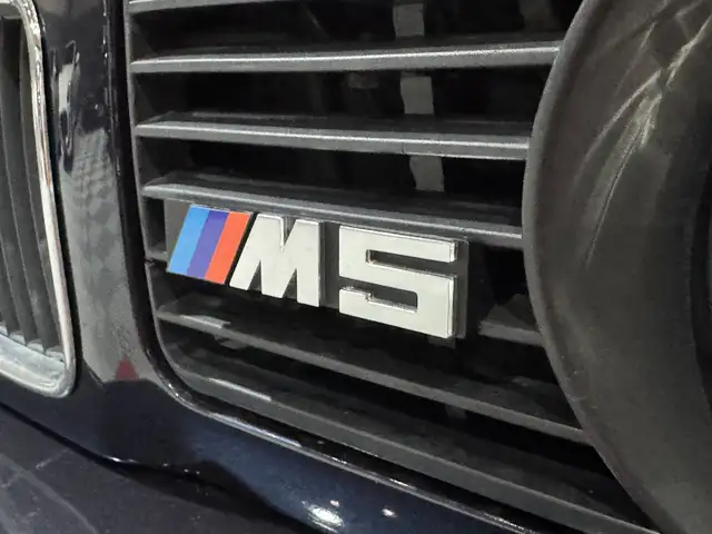BMW M5 view 24