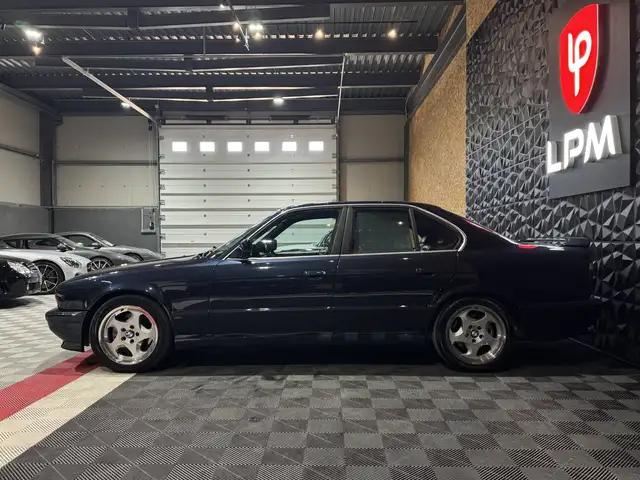 BMW M5 view 3