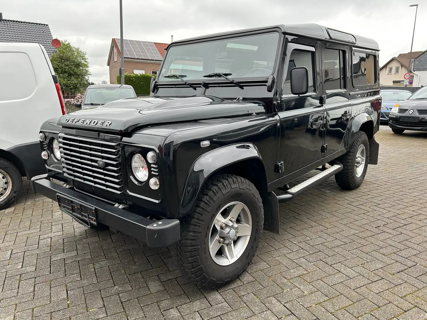 Land Rover Defender 110 SE Station Wagon Schwarz - 1