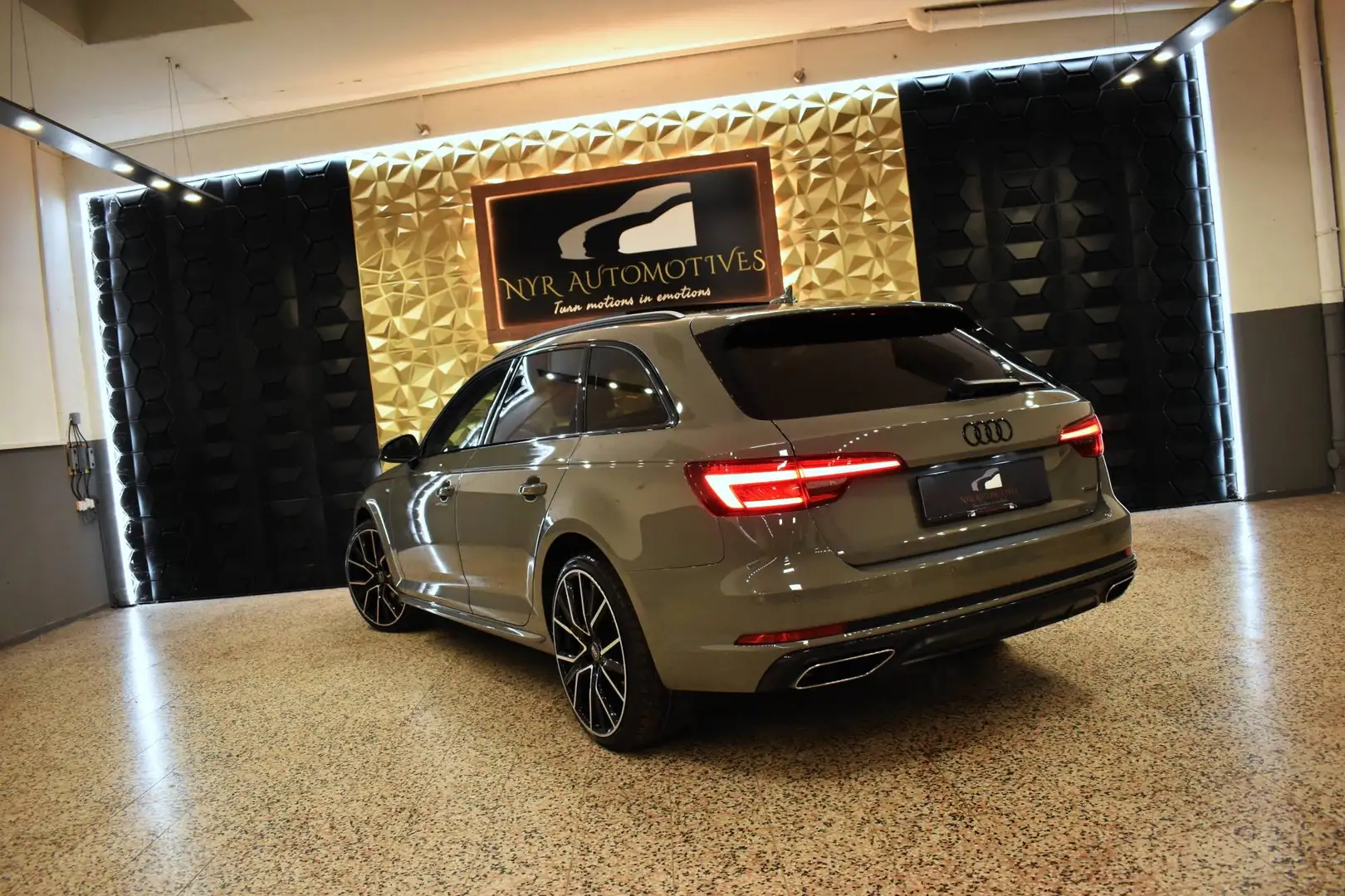 Audi A4 50 TDI quattro Aut. S-LINE, MATRIX, PANO, ACC, VIRTUAL, KEYLESS GO, AHK Grau - 2