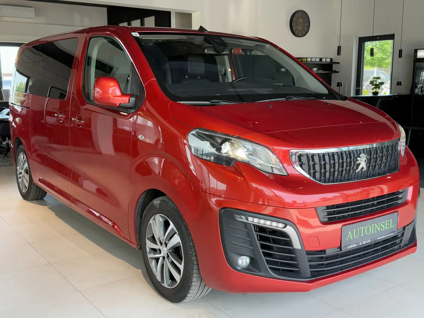 Peugeot Traveller Business VIP L2 Aut. Rojo - 2
