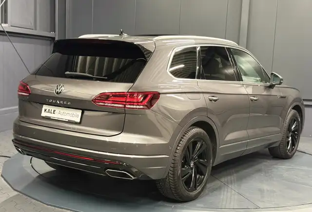 Volkswagen Touareg view 7