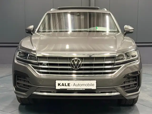 Volkswagen Touareg view 10