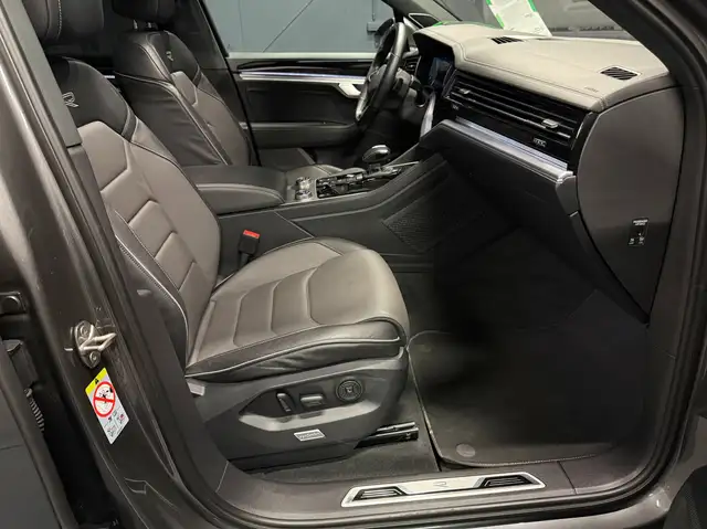 Volkswagen Touareg view 13