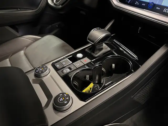 Volkswagen Touareg view 15