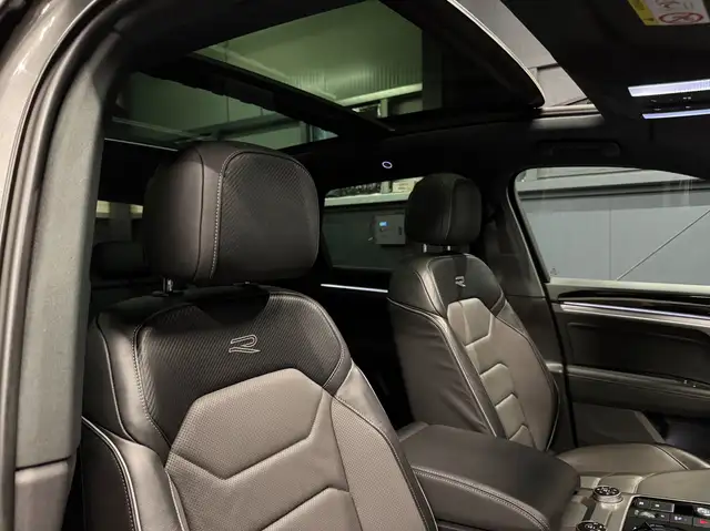 Volkswagen Touareg view 12