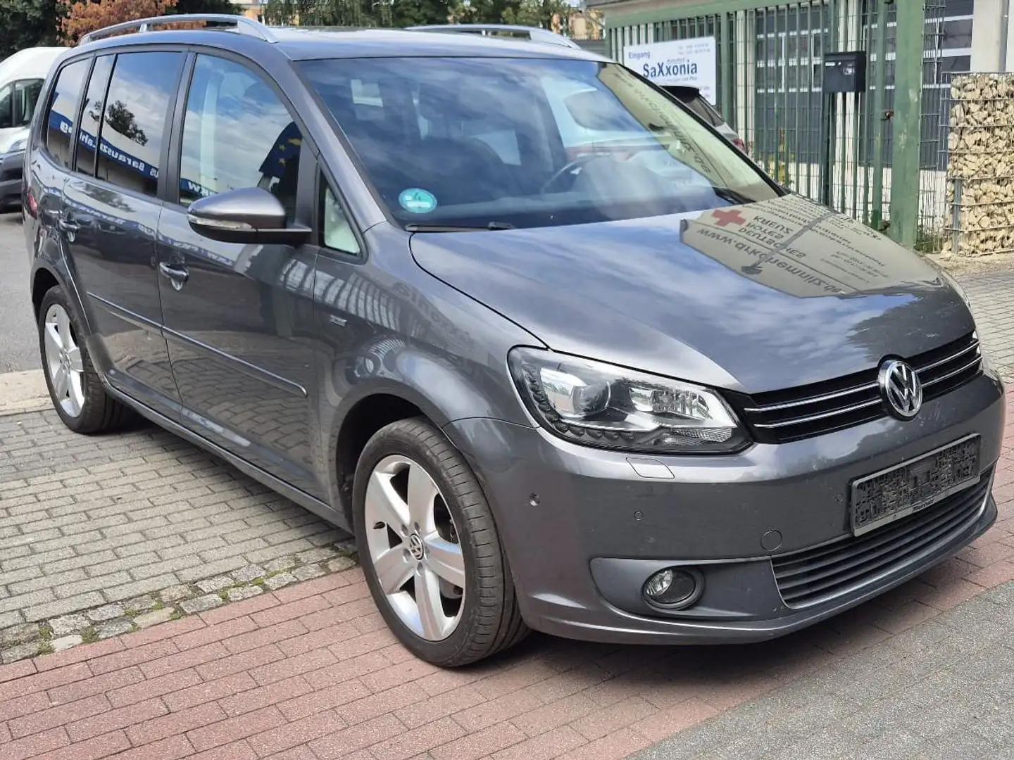 Volkswagen Touran Life BMT Grau - 1