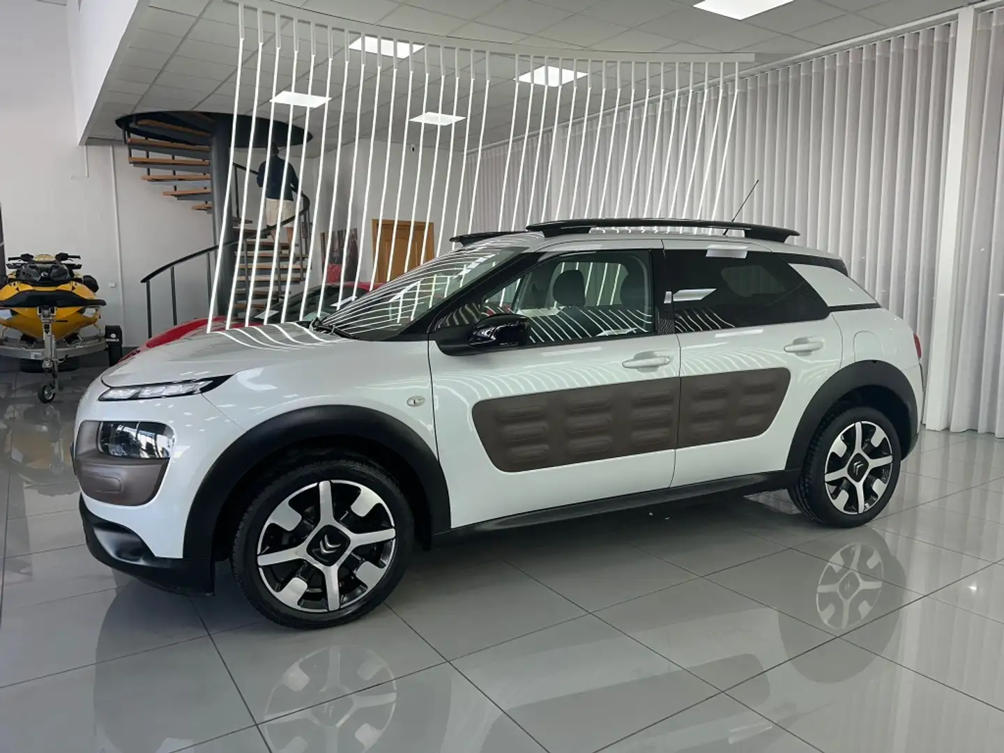 Citroen C4 Cactus 1.6 BlueHDi S&S Shine ETG6 100 Wit - 2