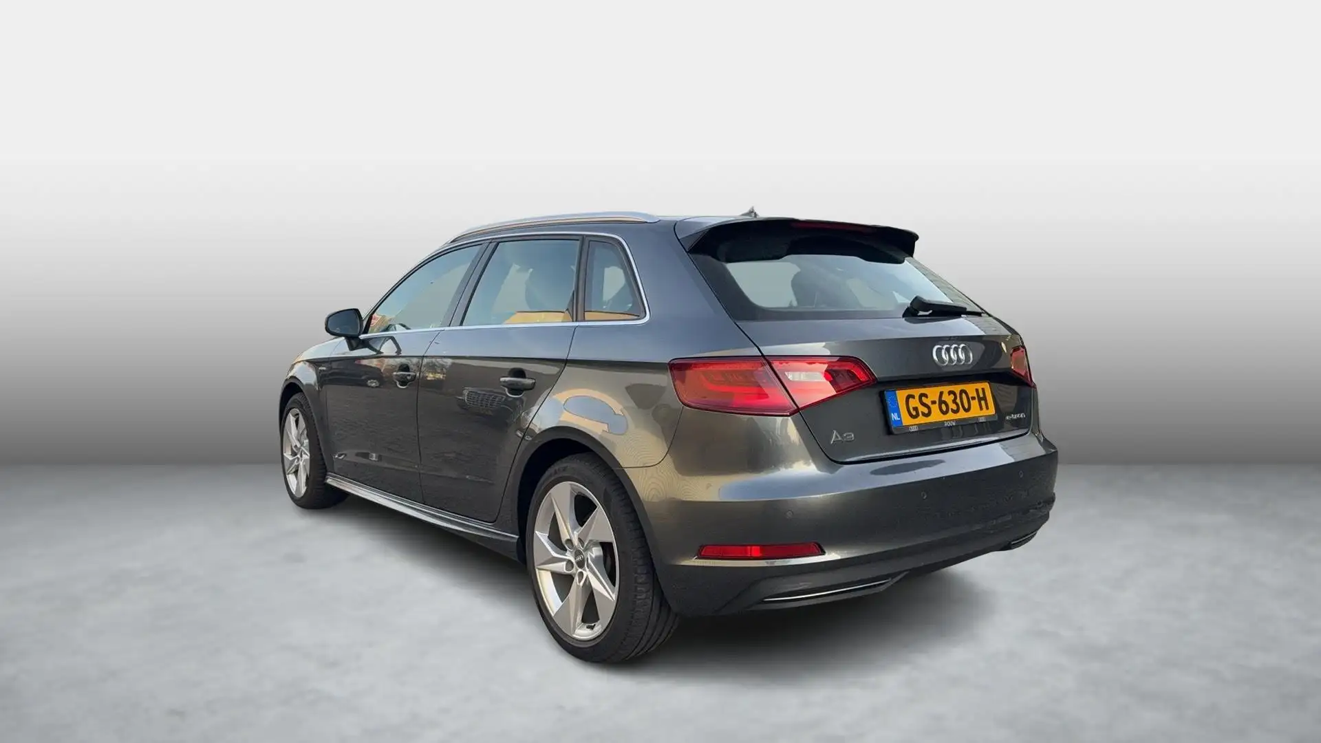 Audi A3 Sportback 1.4 e-tron PHEV Ambition Pro Line plus S Gris - 2