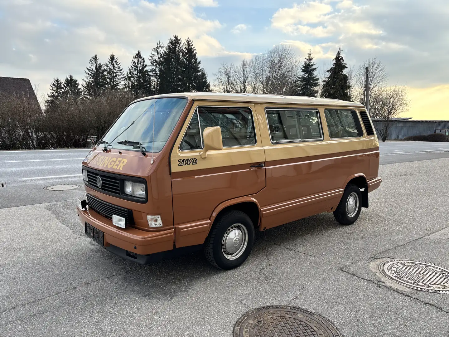 Volkswagen T3 Caravelle Coach - 1