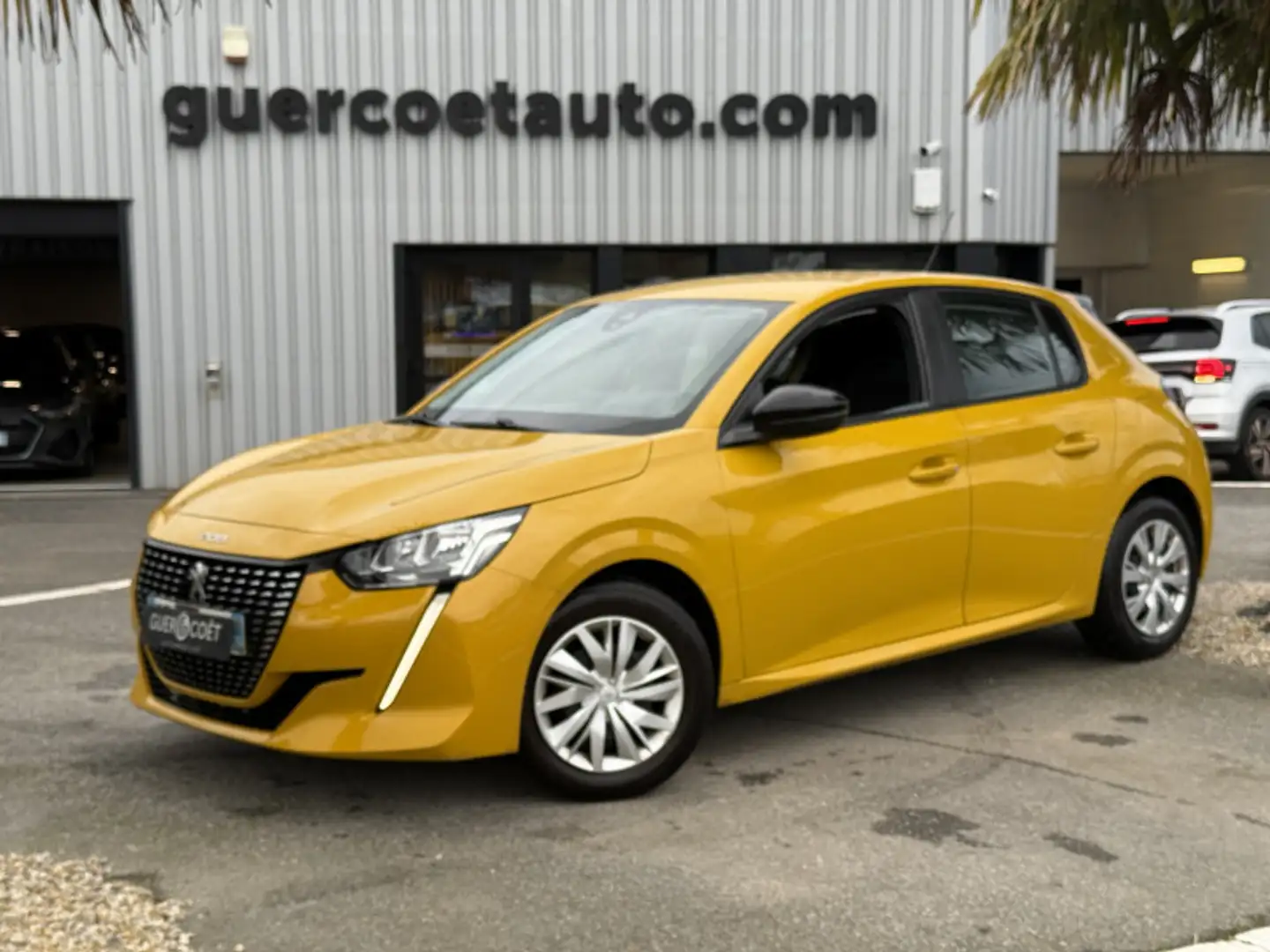 Peugeot 208 1.5 BLUEHDI 100CH S\u0026S ACTIVE Jaune - 1