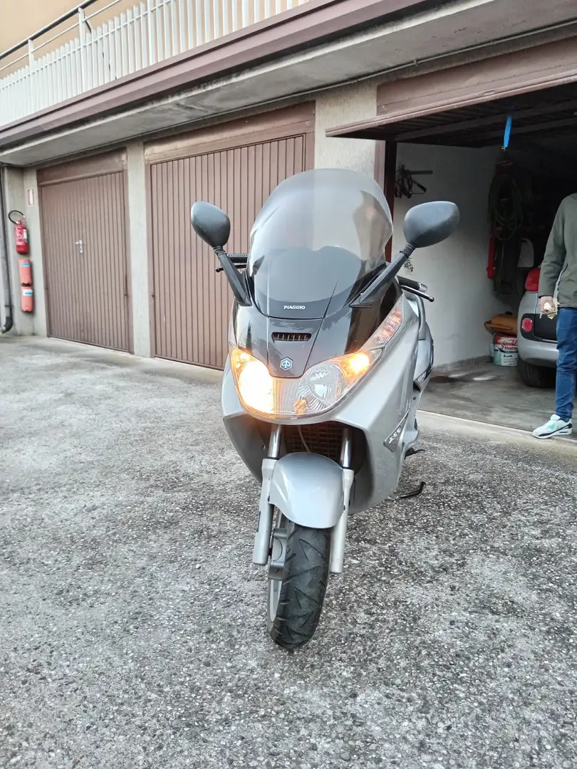 Piaggio X 8 Gris - 2