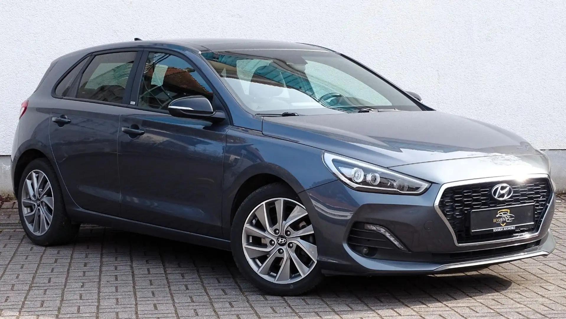 Hyundai i30 Passion|LED|PANO|AHK|Kamera|SHZ|LHZ|CarPlay| Grau - 1