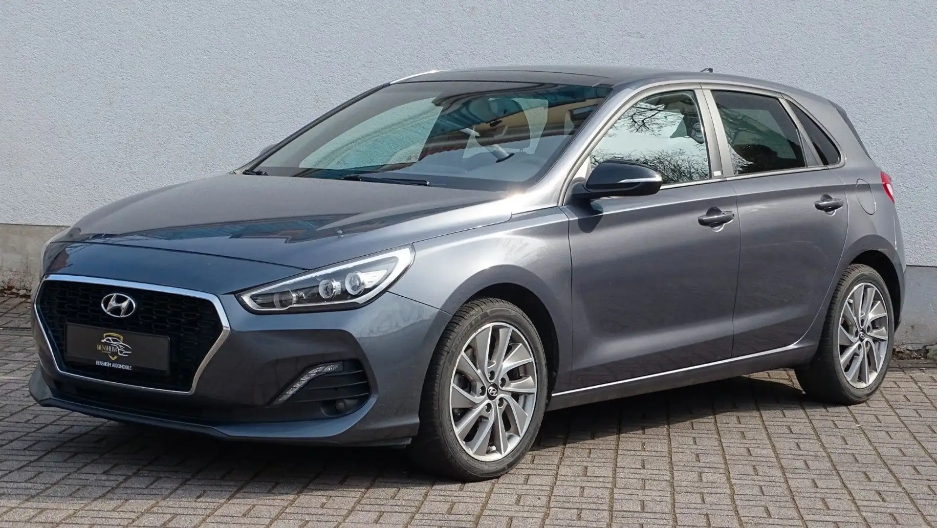 Hyundai i30 Passion|LED|PANO|AHK|Kamera|SHZ|LHZ|CarPlay| Grau - 2