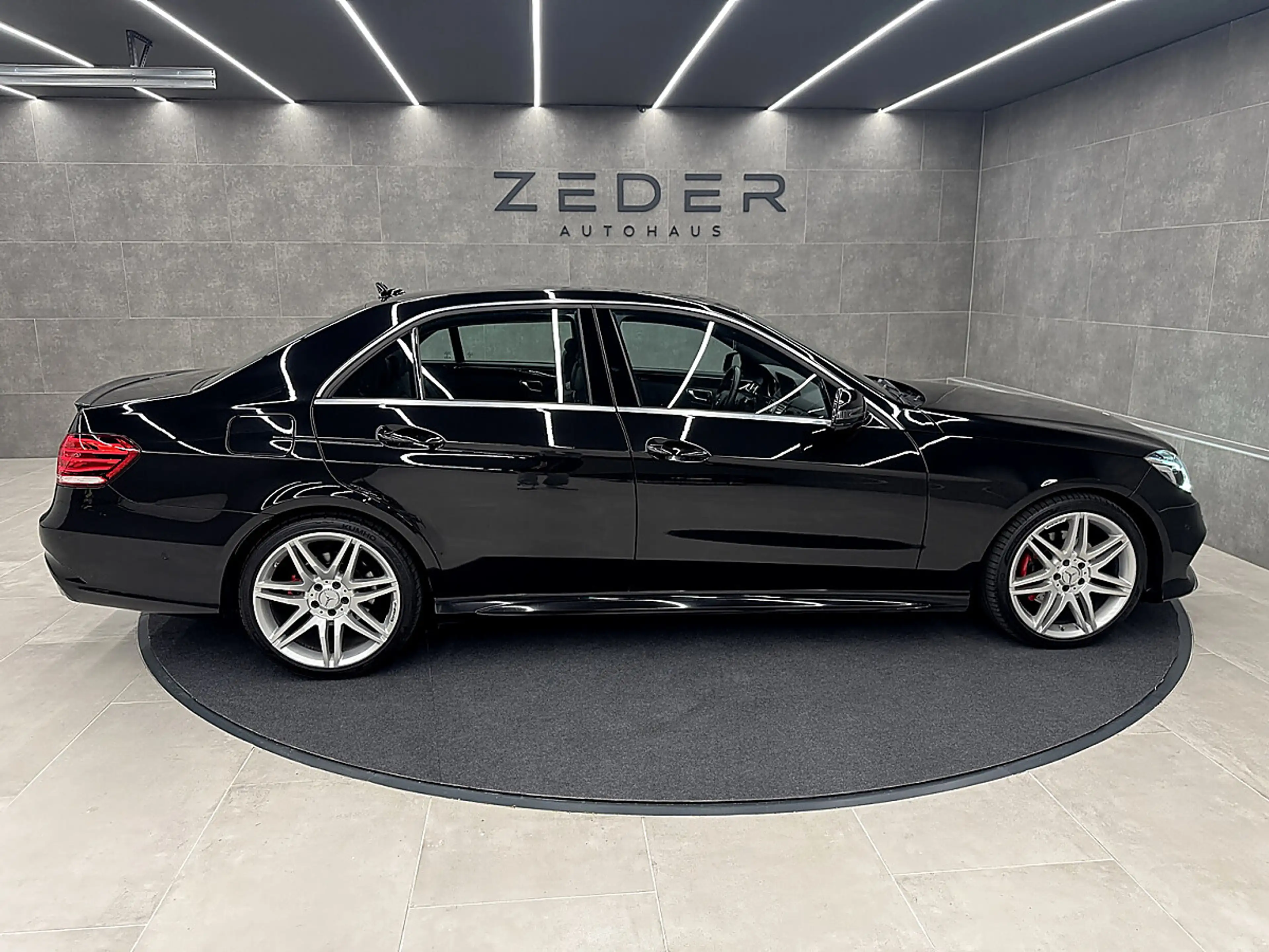 Mercedes-Benz E 220 Aut. 4MATIC |AMG-LINE|LED ILS|COMAND — photo 6