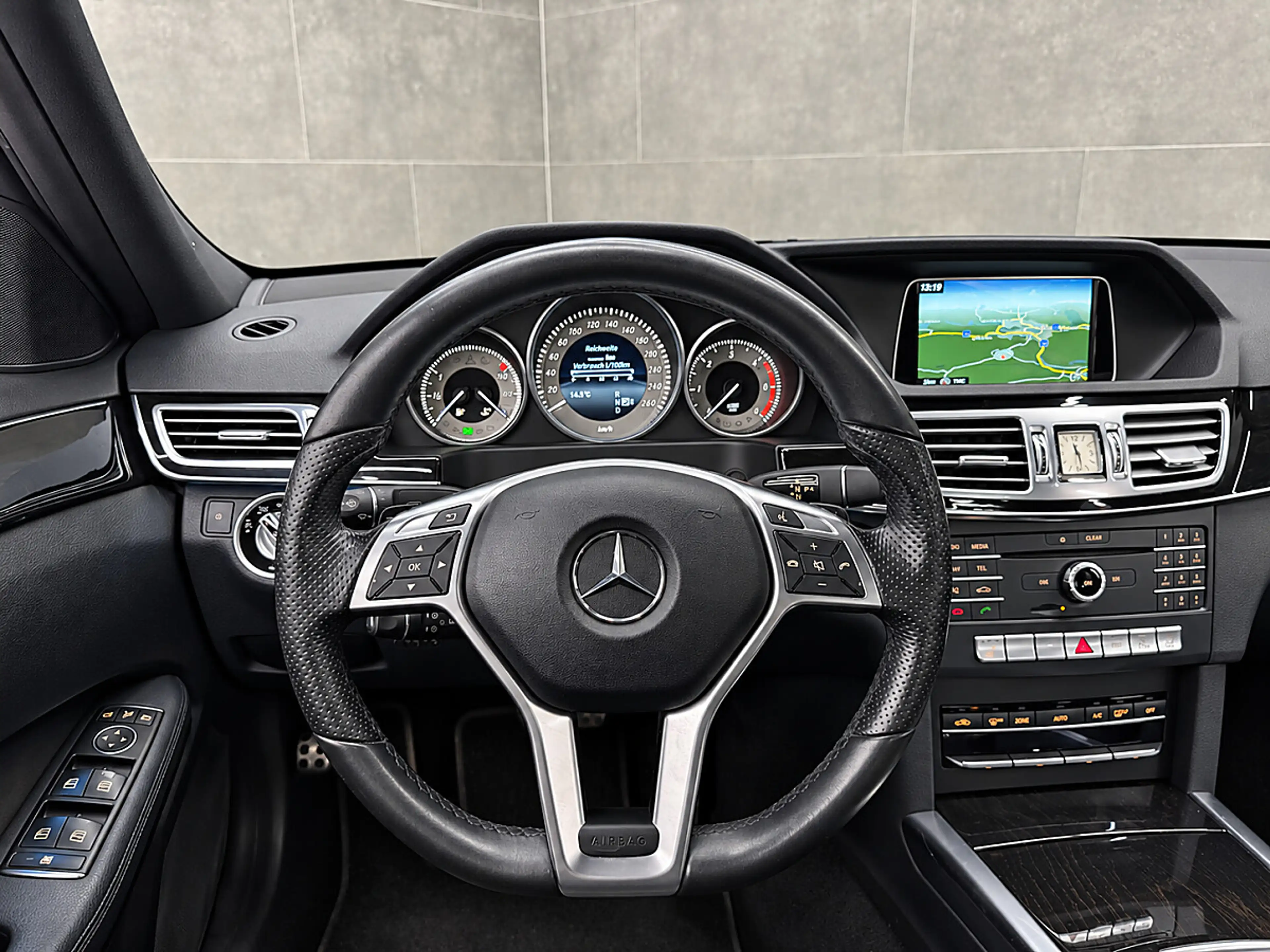 Mercedes-Benz E 220 Aut. 4MATIC |AMG-LINE|LED ILS|COMAND — photo 14