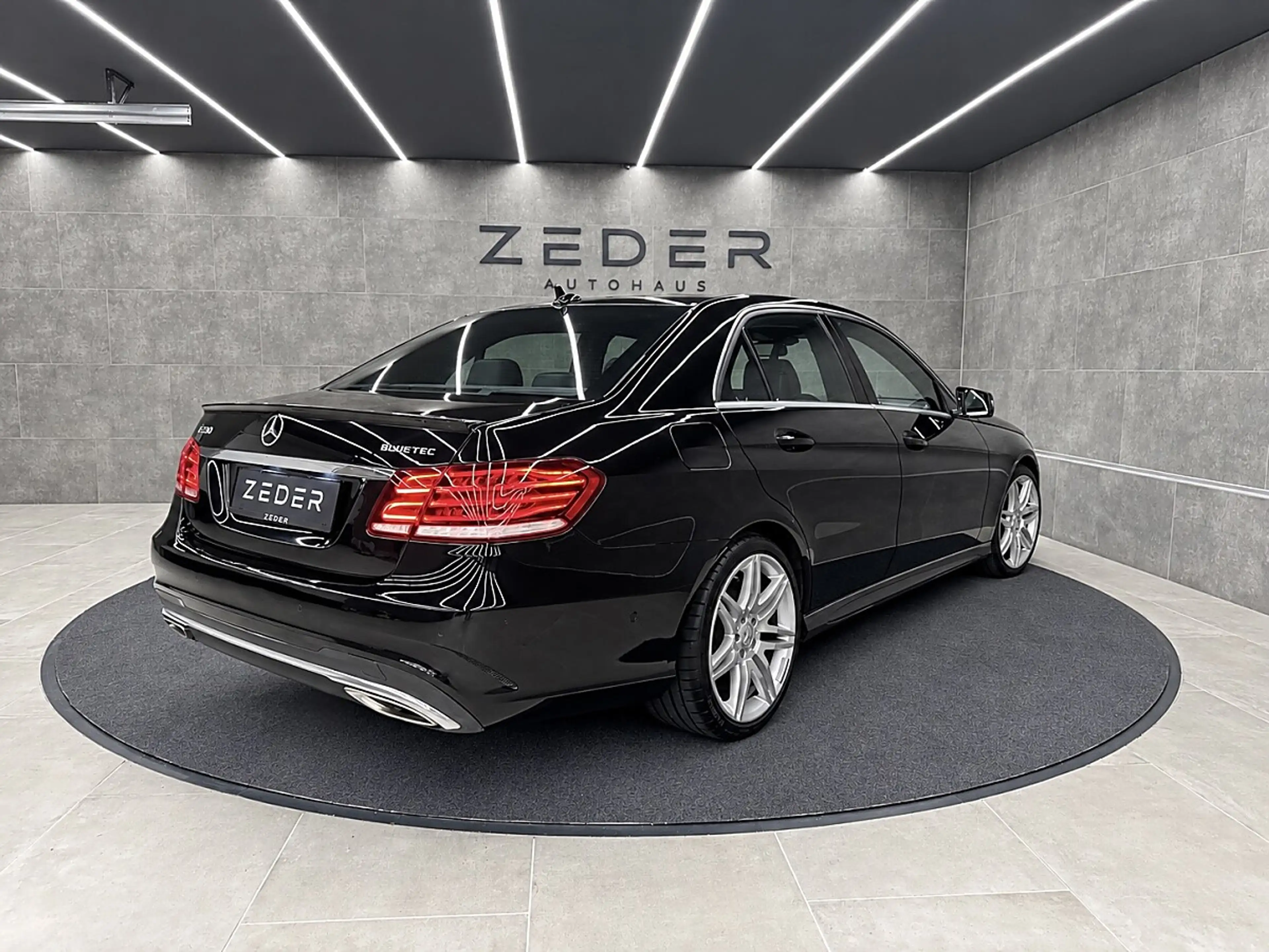 Mercedes-Benz E 220 Aut. 4MATIC |AMG-LINE|LED ILS|COMAND — photo 11