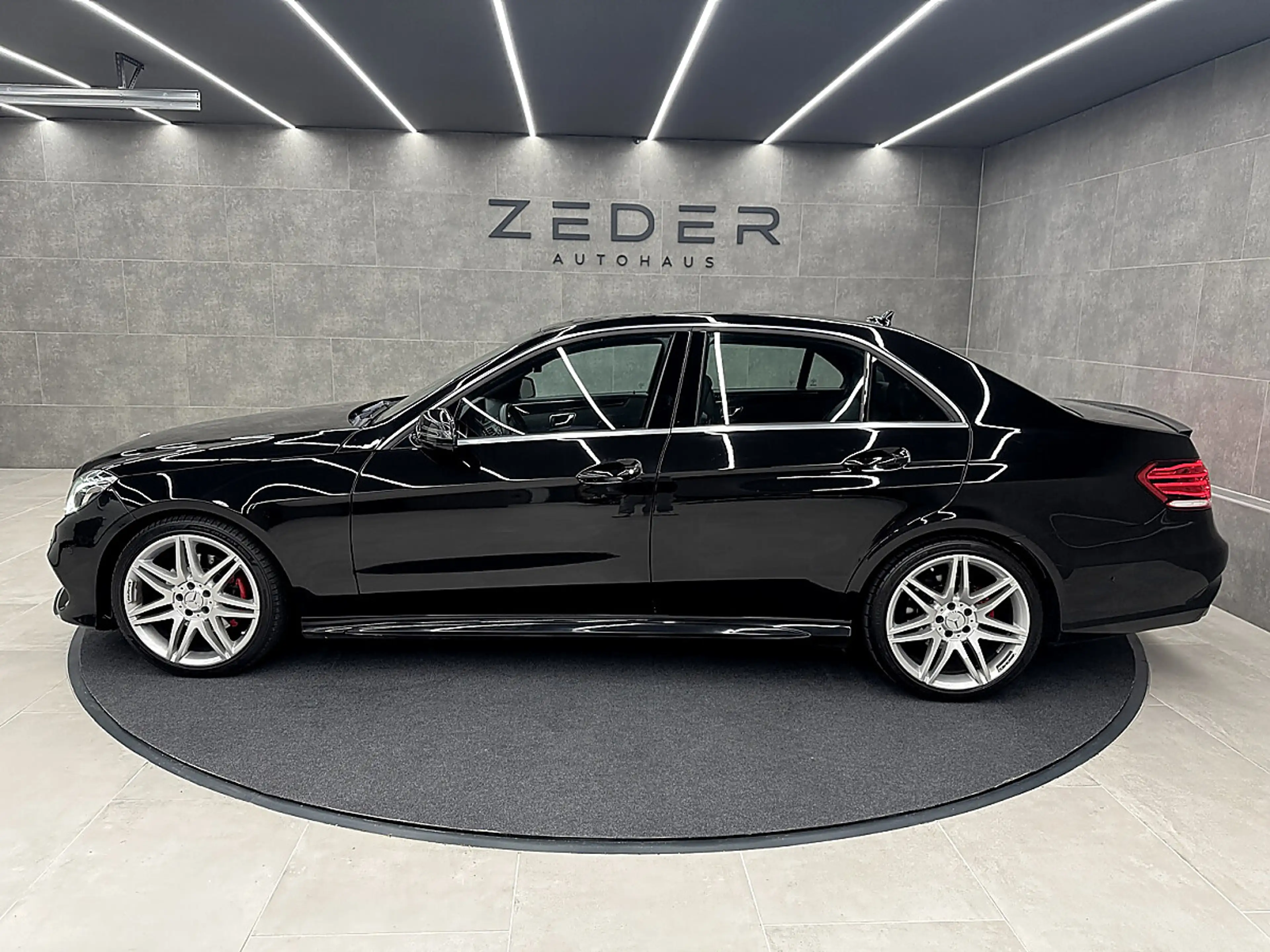 Mercedes-Benz E 220 Aut. 4MATIC |AMG-LINE|LED ILS|COMAND — photo 5