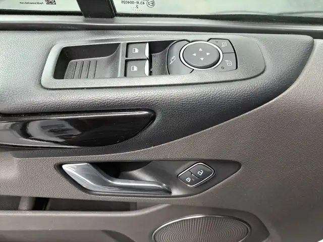 Ford Tourneo Custom view 11