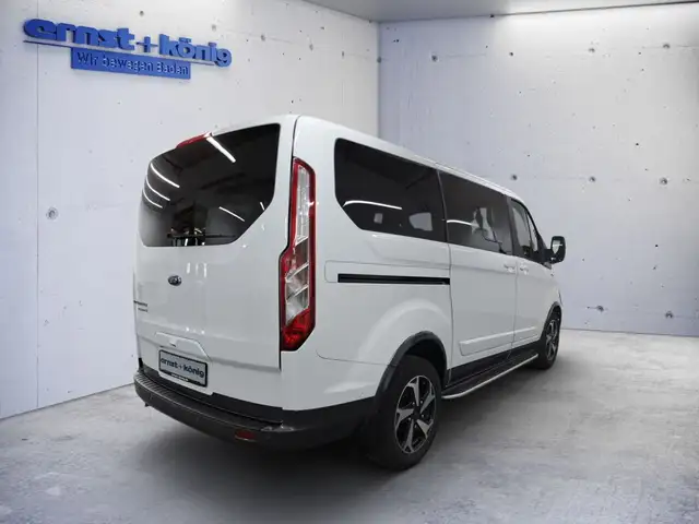 Ford Tourneo Custom view 3