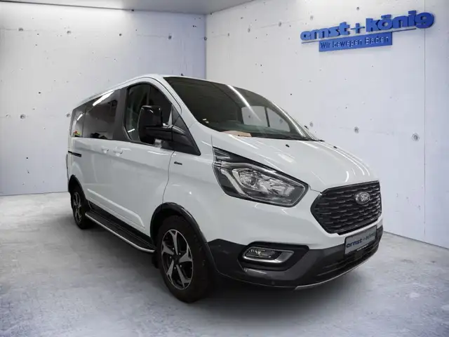 Ford Tourneo Custom view 2