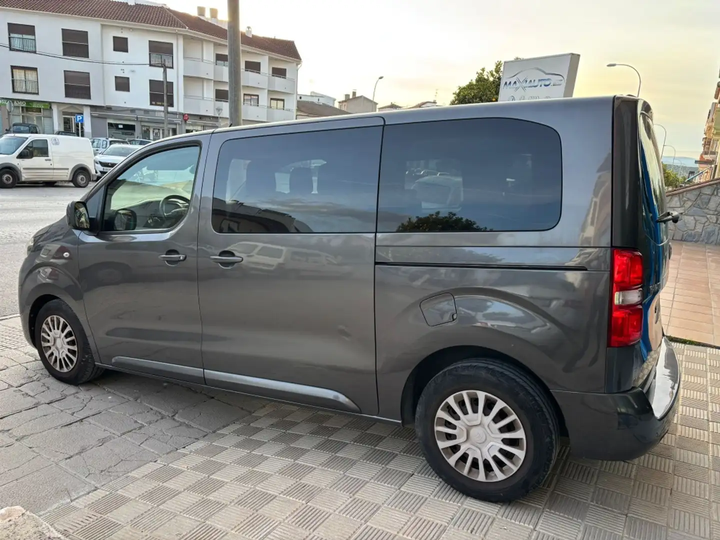 Toyota Proace Shuttle L1 2.0D 9pl. Pack Active 150 Brun - 2