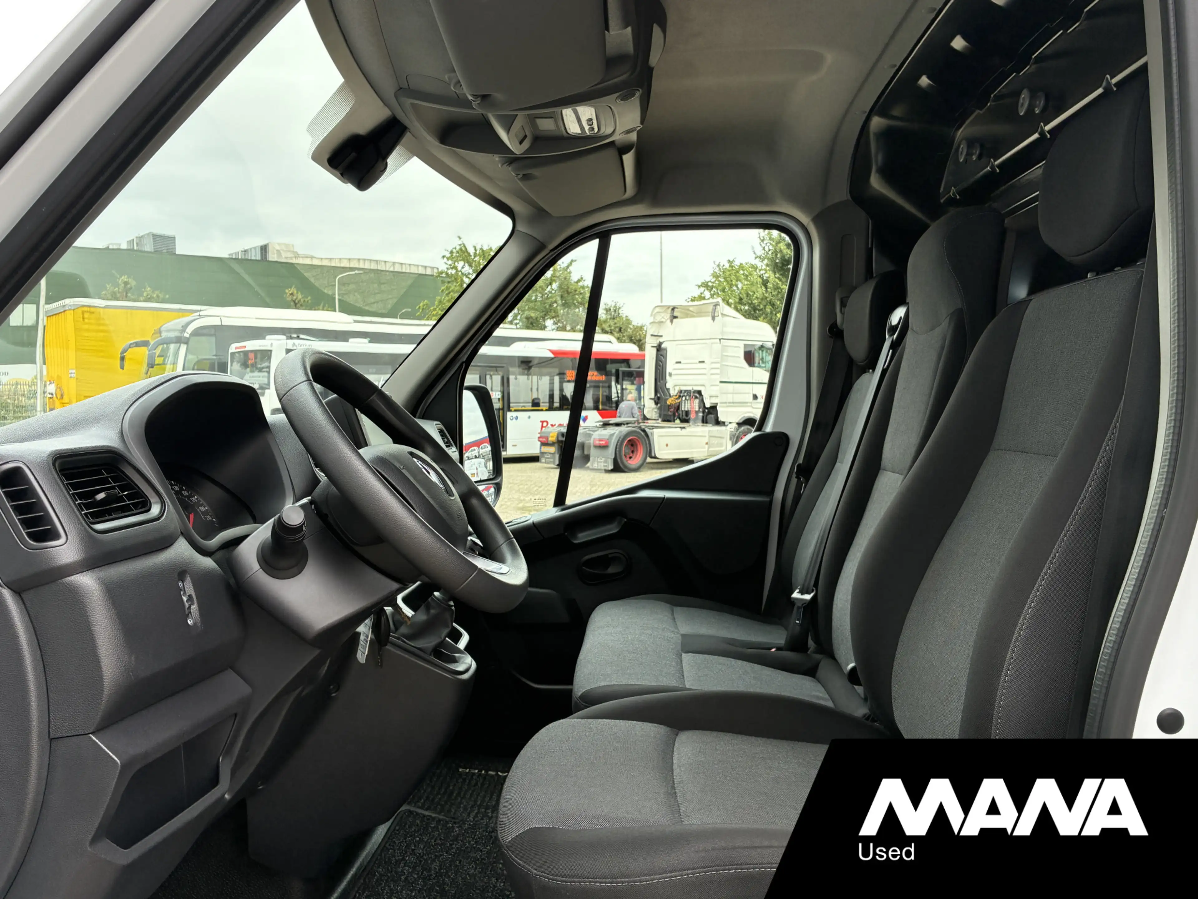 Renault Master T35 2.3 dCi 135 L2H2 Airco Sensoren Radio Bluetoot — photo 12