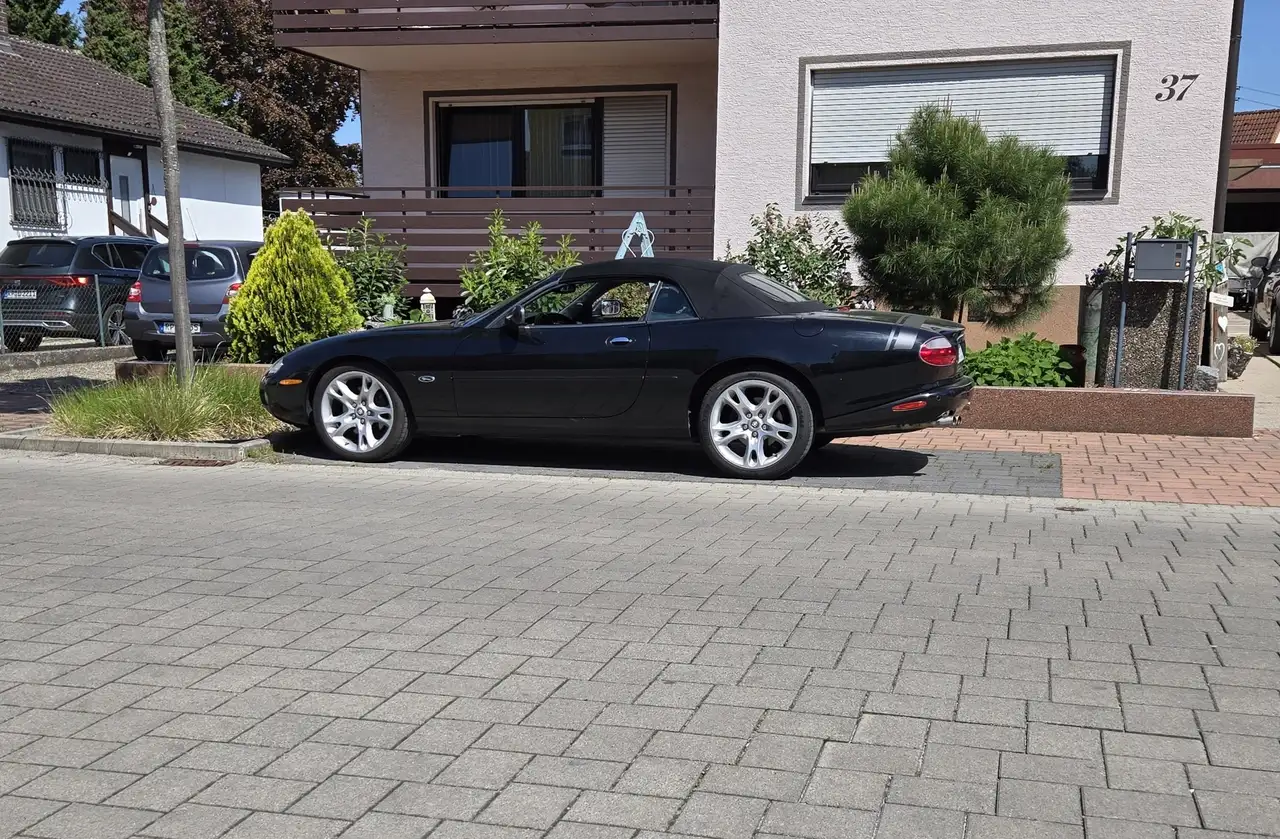 Jaguar XK8