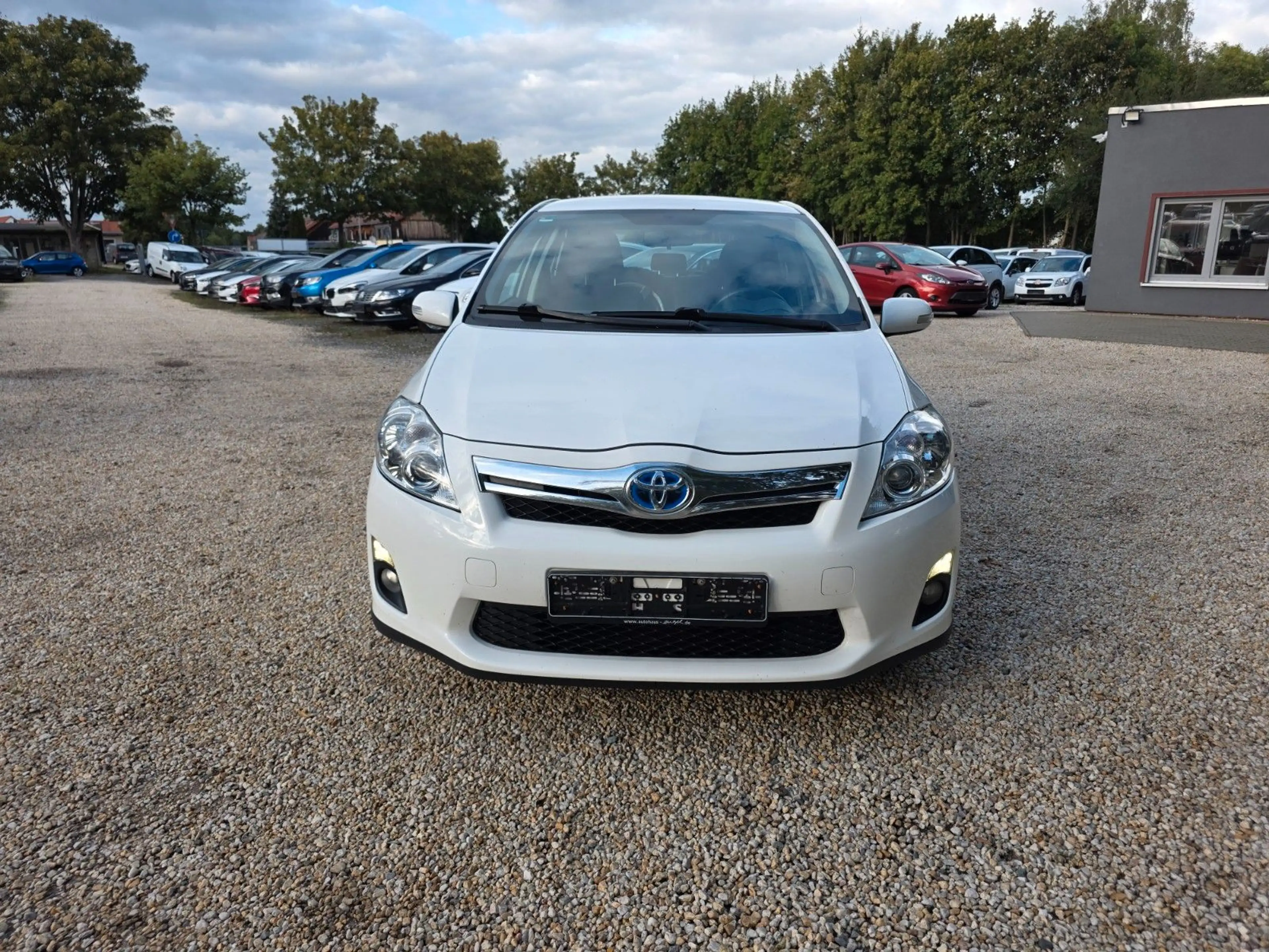 Toyota Auris 1.8 Hybrid Life — photo 2