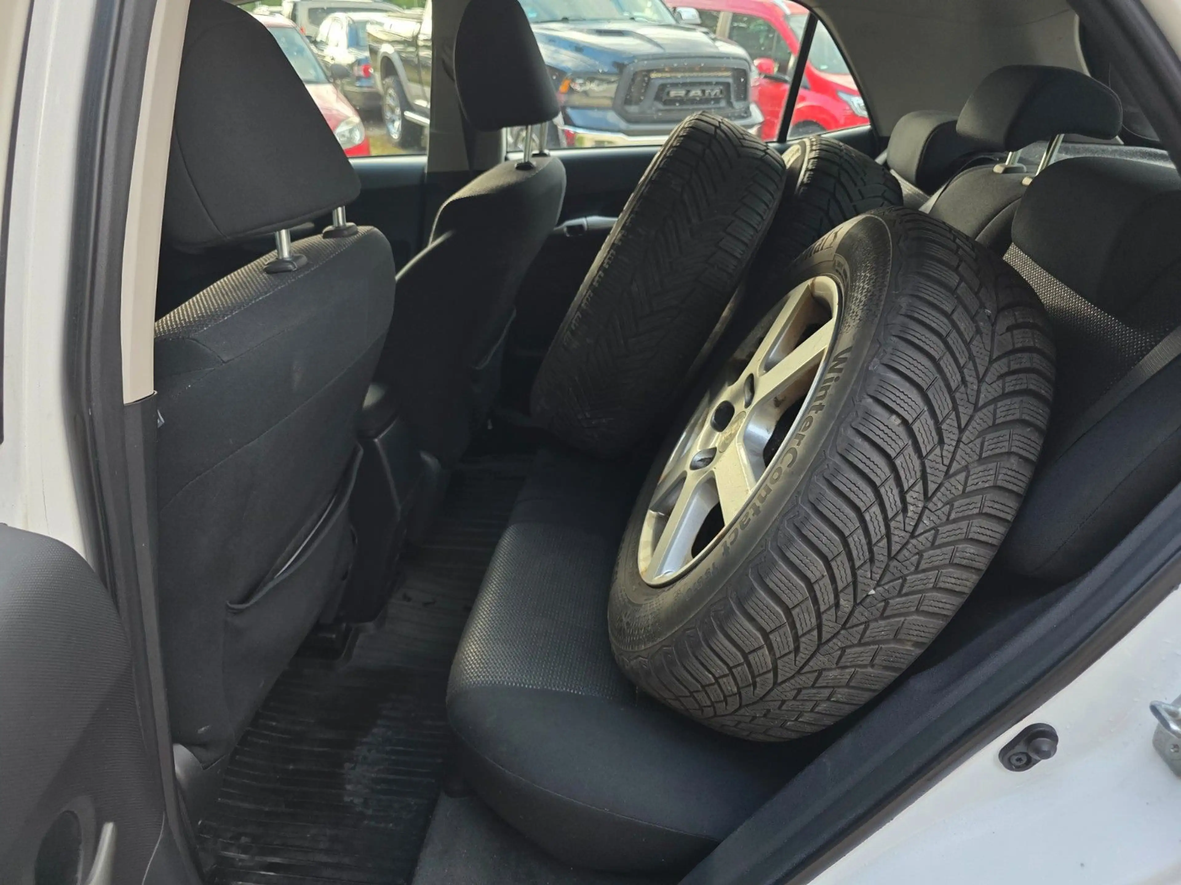 Toyota Auris 1.8 Hybrid Life — photo 10