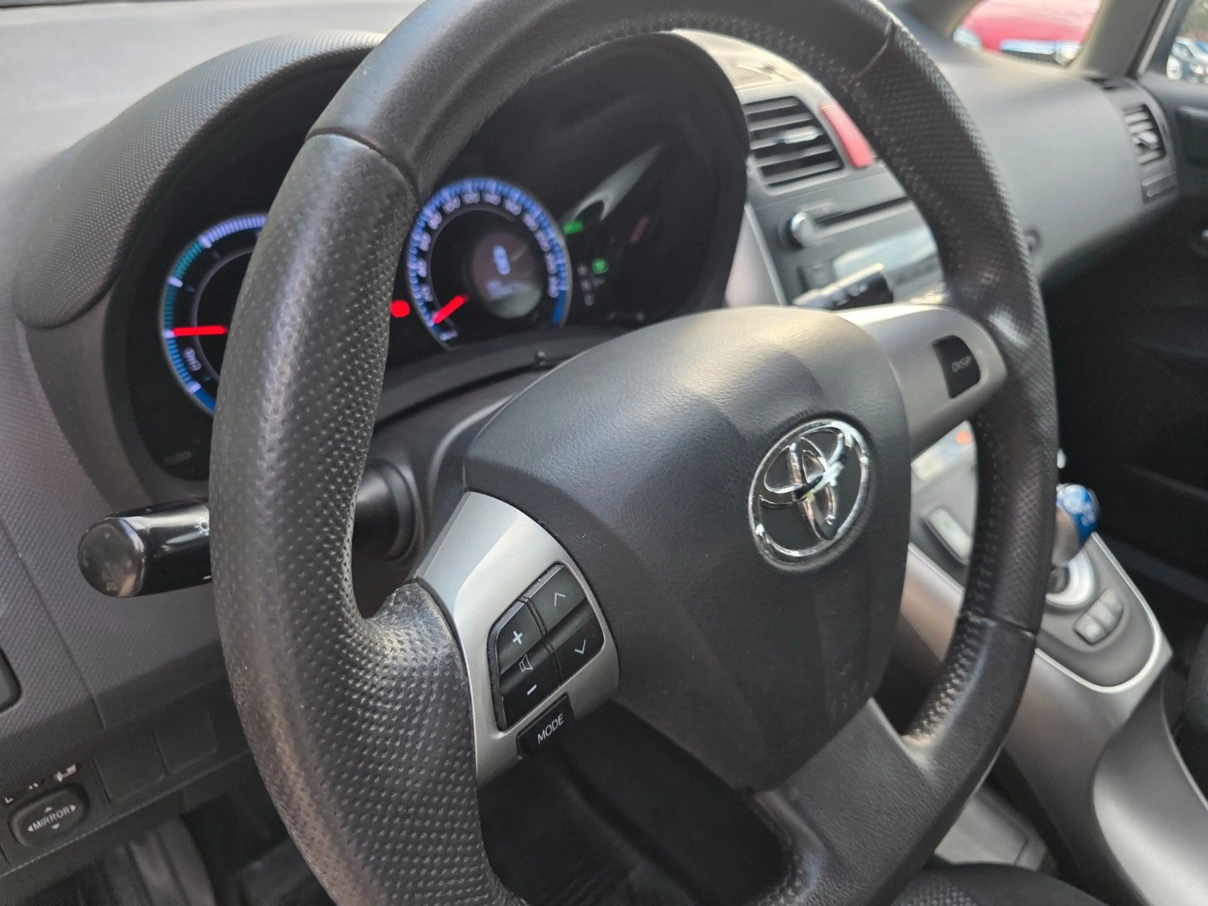 Toyota Auris 1.8 Hybrid Life — photo 14